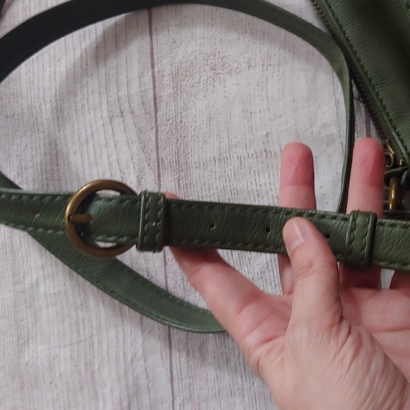 UNIVERSAL THREADS OLIVE GREEN CROSSBODY - Picture 3 of 8
